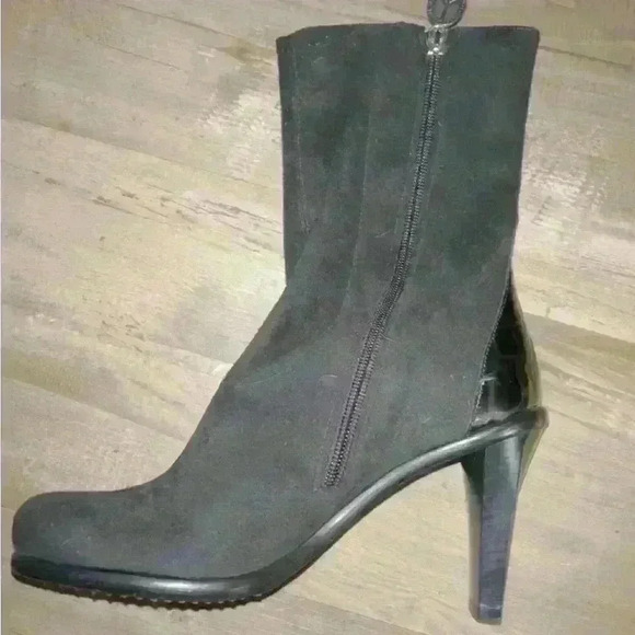 Donald J. Pliner Black Suede Heeled Boot with Faux Croc Embossing Size 6 1/2 M - Picture 5 of 15